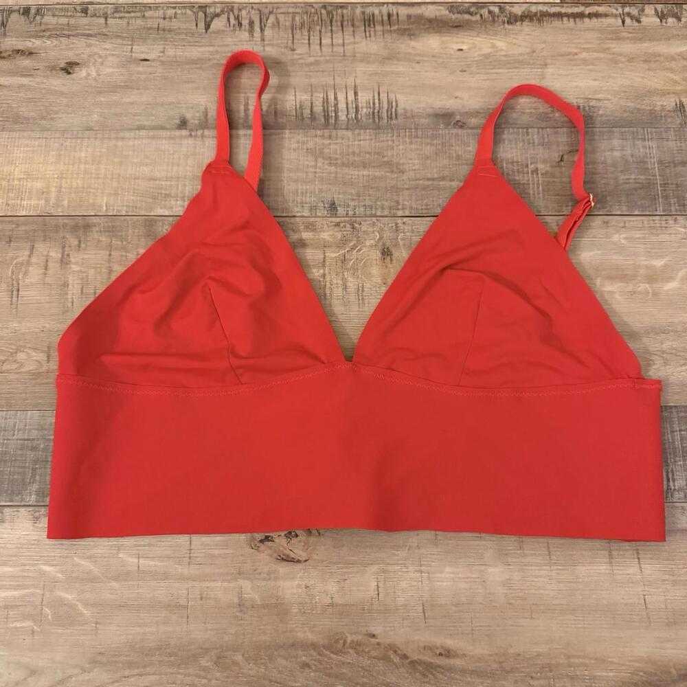 BootayBag Red Bralette Wireless Adjustable Nylon Spandex Hook & Eye M